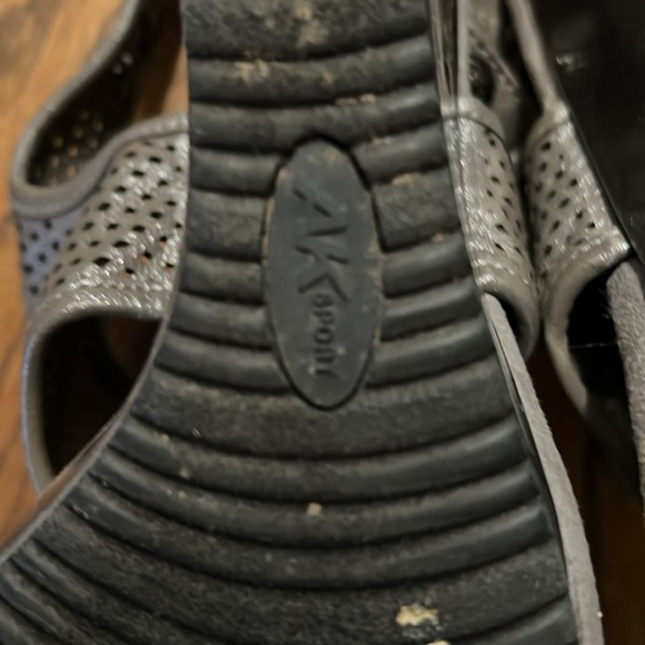 Anne Klein wedges. Grey. Size 9 - Picture 3 of 4